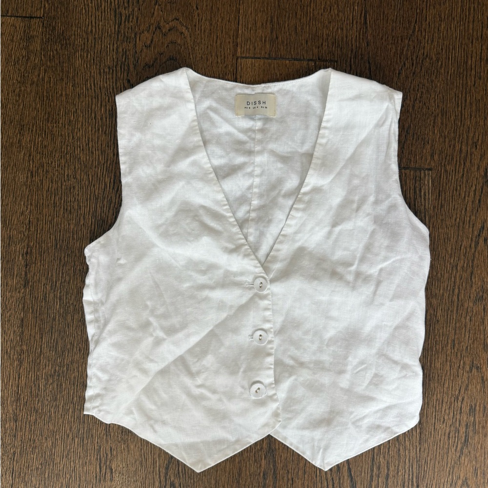 DISSH White Sleeveless Button-Up Top